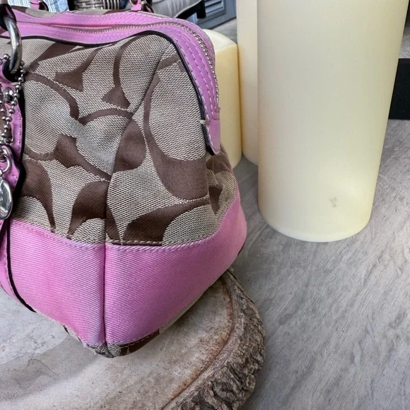 ~Coach~ Signature Satchel! - Picture 2 of 7